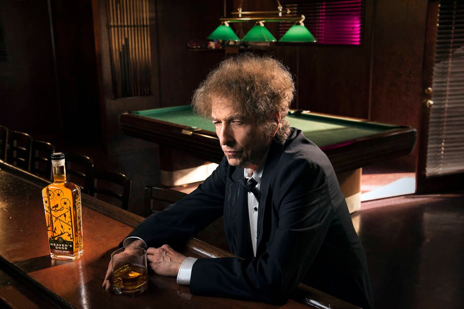 Bob Dylan em uma foto promocional do seu uÃ­sque Heavenâs Door.